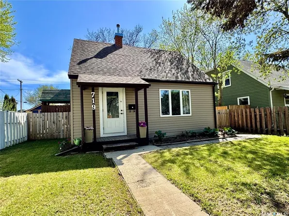 719 4th STREET E, Prince Albert, SK S6V 0K4