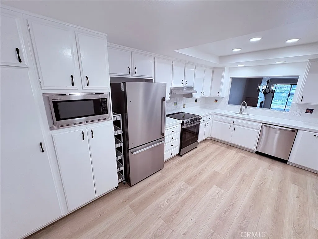2 bed, 1348 sqft, $5,785 — Photo 2