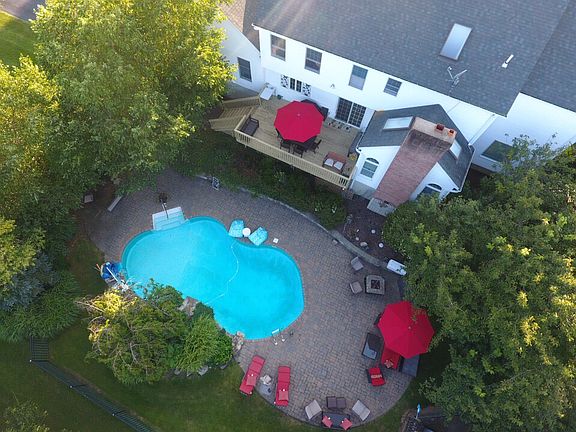 3rd image of 3 Richmond Hill Dr