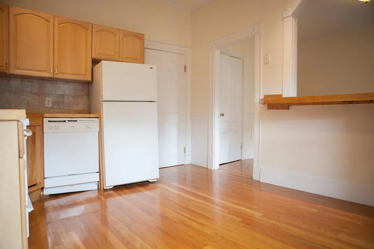 52 Joy Street — Photo 4