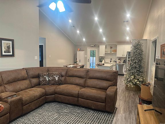 4th image of 35 Buena Vista Dr