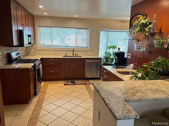 5th image of 24280 Coral Ln