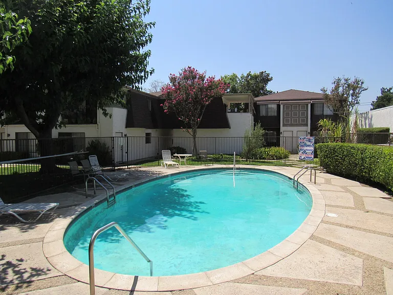 613 Colby Cir — Photo 2