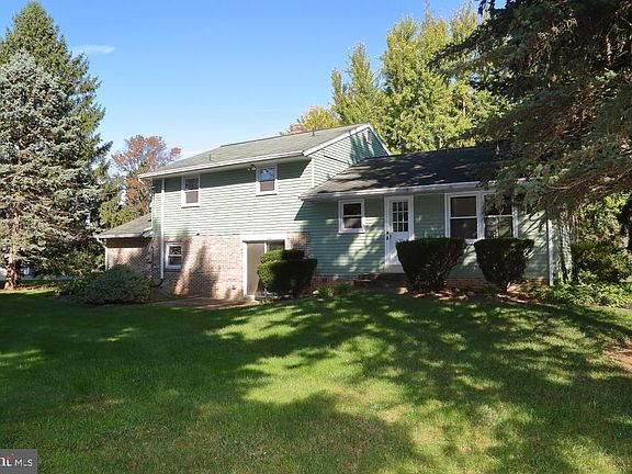 3rd image of 536 Friendship Ave