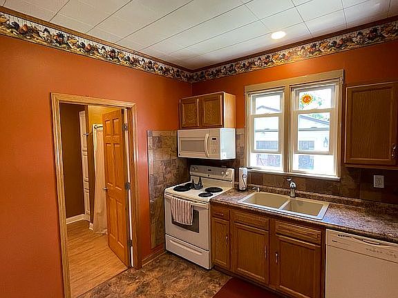 4th image of 211 E Hickory St