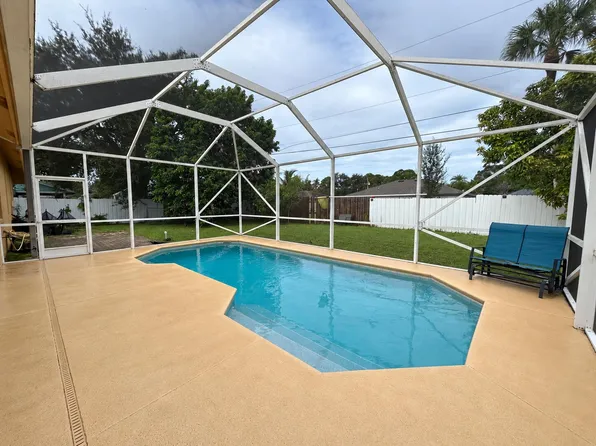 2562 SW McDonald St, Port Saint Lucie, FL 34953