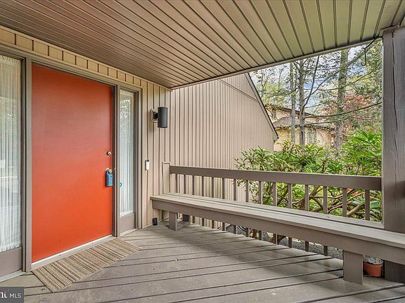 4th image of 18 Bronwood Dr