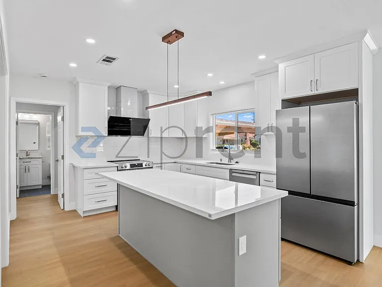 1835 Catherine St — Photo 10