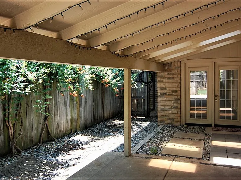 2619 Creekview Dr — Photo 16