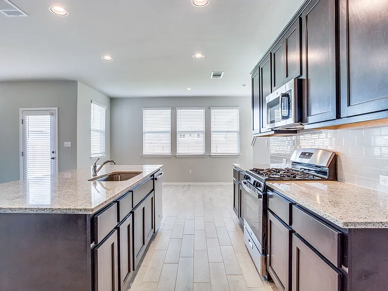 146 White Dunes Dr — Photo 9