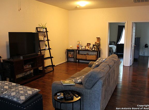 2nd image of 4902 Fortuna Pl