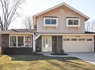 630 N Greenwood Dr, Palatine, IL 60074