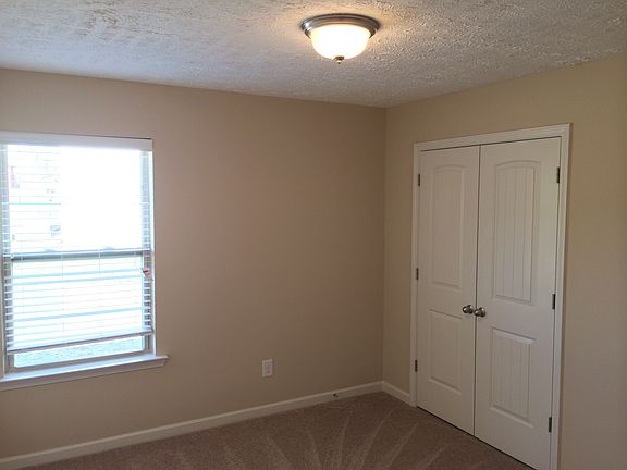 2nd image of 418 Hartford Cir