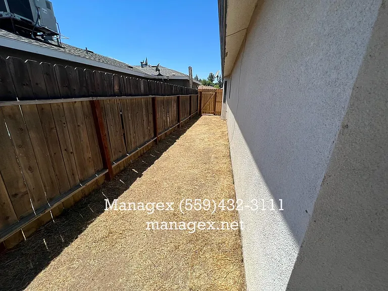 4334 N Ellendale Ave — Photo 14