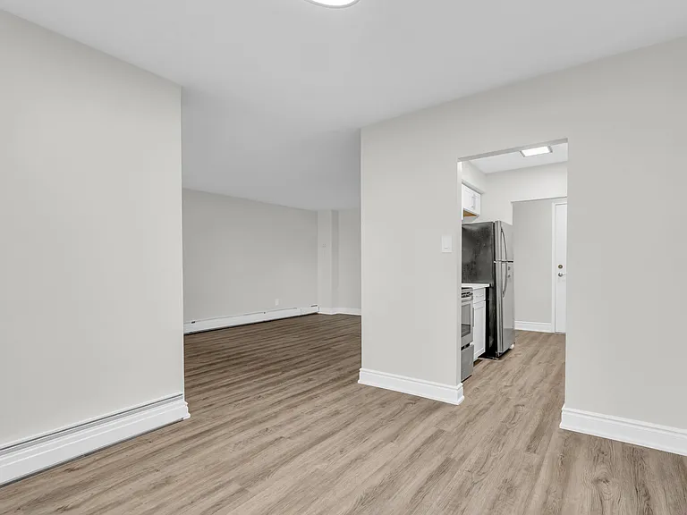 3189 King St E — Photo 39