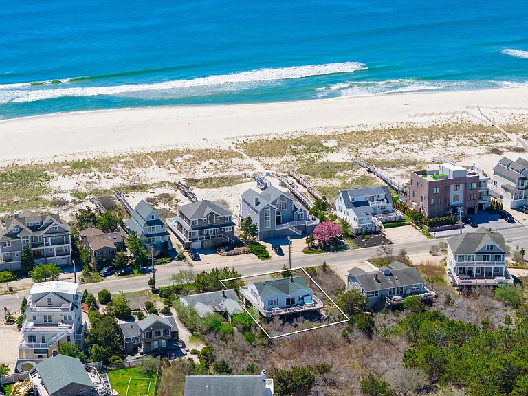 898 Dune Rd — Photo 32