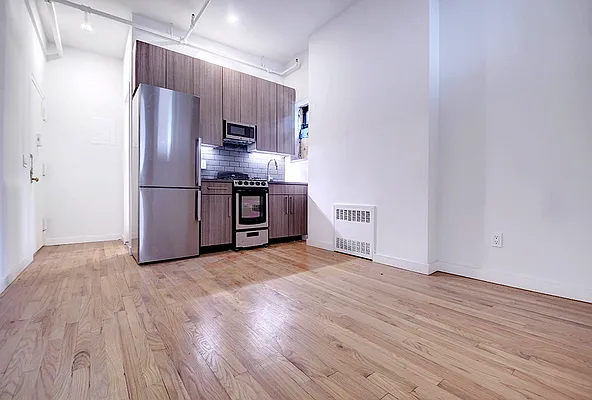 Rented by Urbane Brokerage | media 15