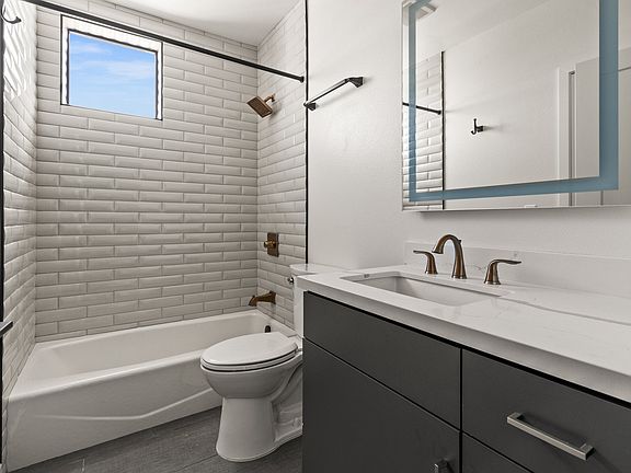 2nd image of 3027 Keats St #201