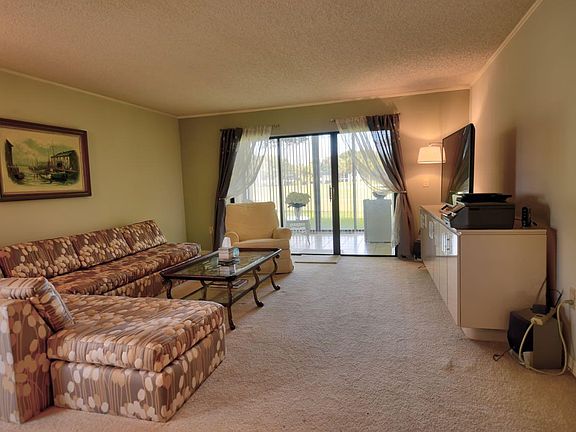 4th image of 5 Stratford Drive #5a