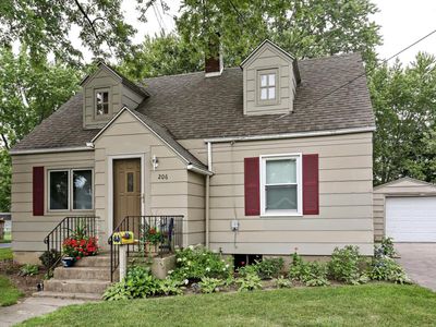 206 Locust St W, Three Oaks, MI, 49128