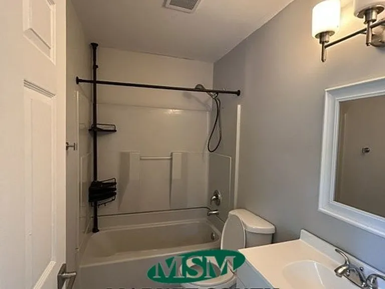 738 E Anderson St — Photo 29