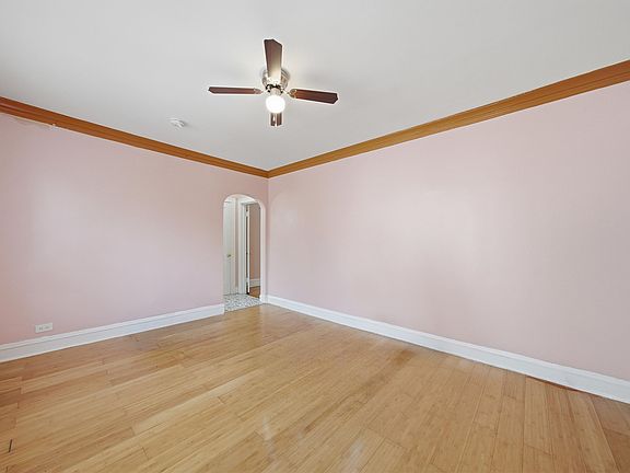 5th image of 6316 N Artesian Ave APT 102