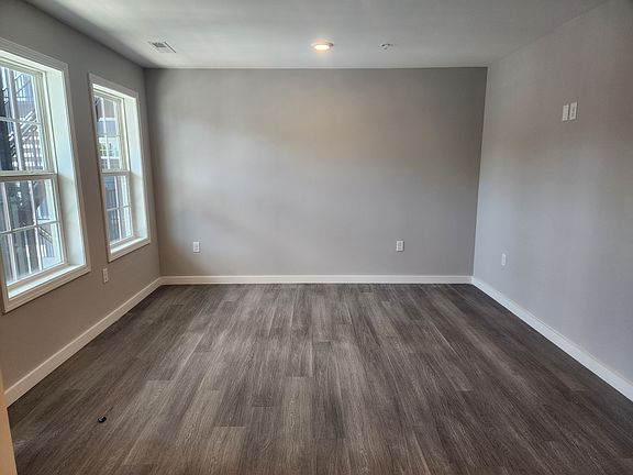 4th image of 122 South Blvd #28