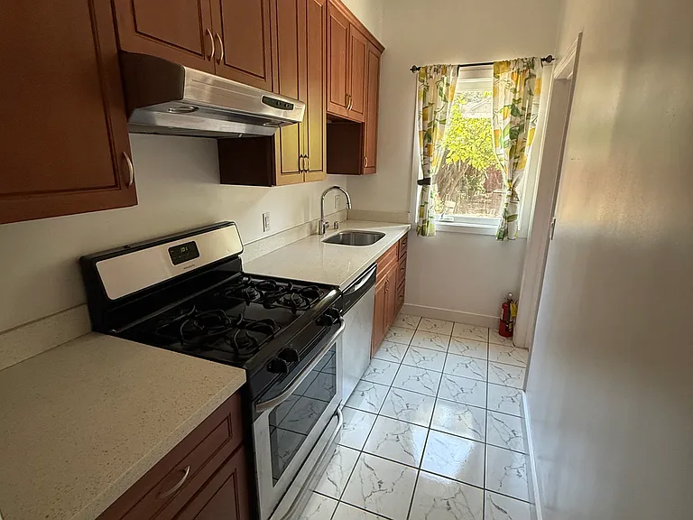 1535 Francisco St #10 — Photo 6