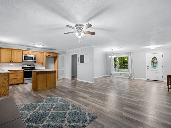 421 1st, Krum, TX 76249