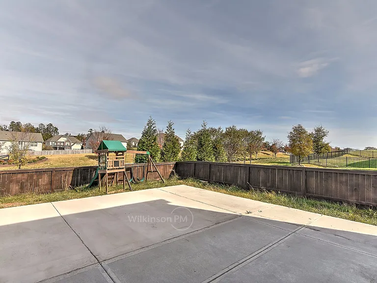 1868 Scarbrough Cir — Photo 43