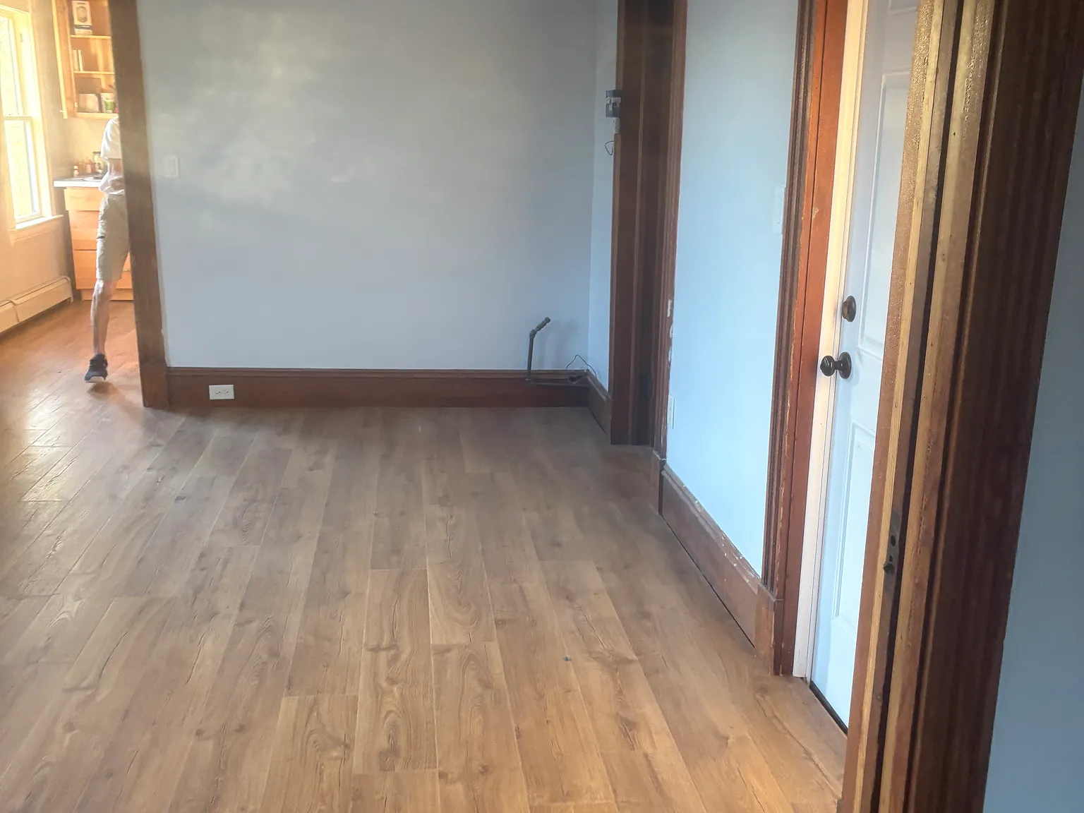 2 bed, 900 sqft, $2,100 — Photo 3