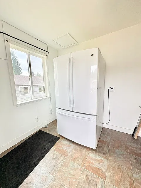3012 Hollywood Avenue Northeast - 1 — Photo 4