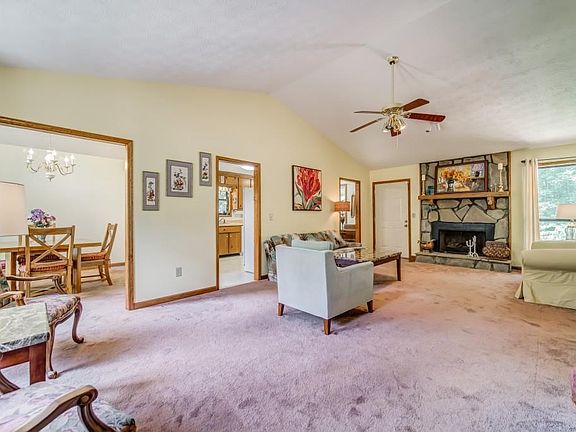 3rd image of 112 Emerald Cove Dr