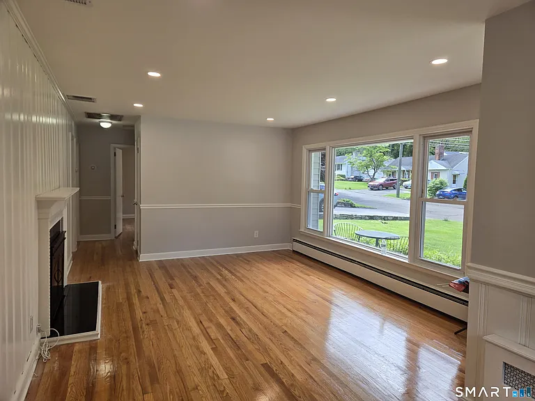 73 Crestwood Dr — Photo 3