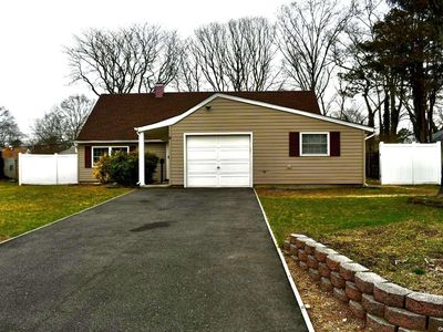 16 Sycora Lane, Islandia, NY, 11749