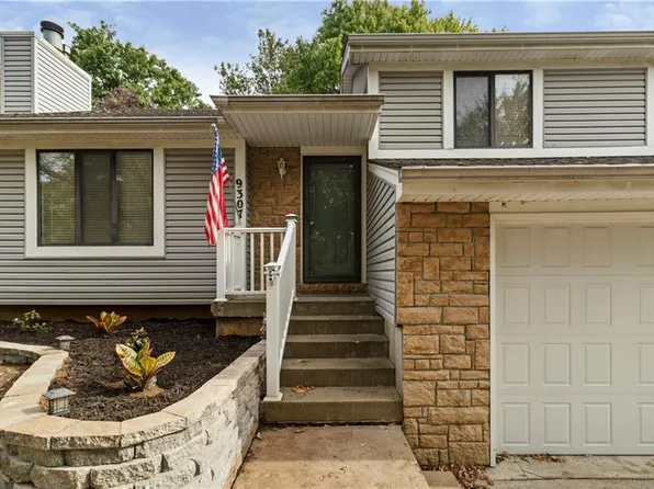 9307 Acuff Ln, Lenexa, KS 66215