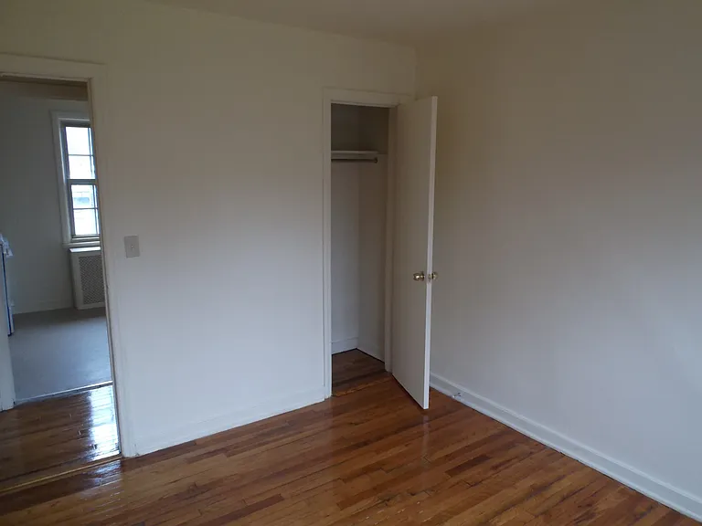Bruxton Apartments — Photo 12