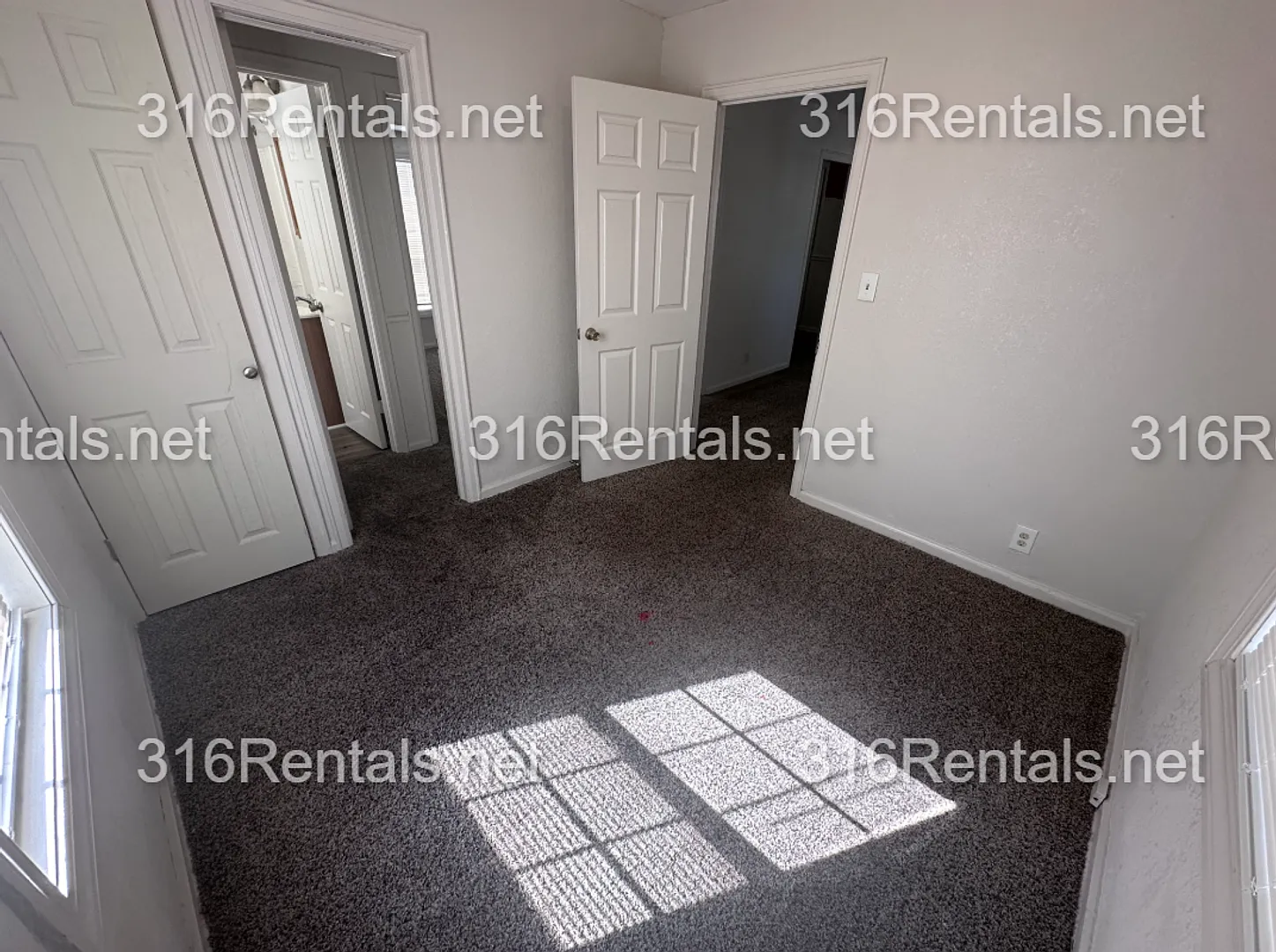 $895 - 2 bedroom / 1 bathroom - Single Family Home — Photo 3