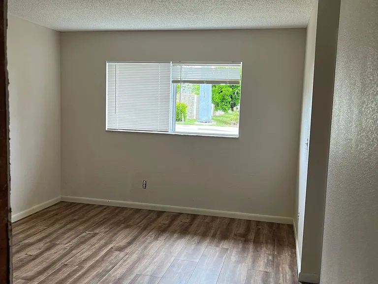 1412 SE 8th Ter — Photo 10