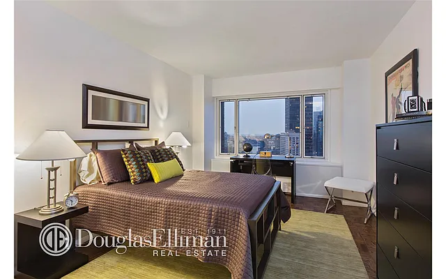 Sold by Douglas Elliman | media 22