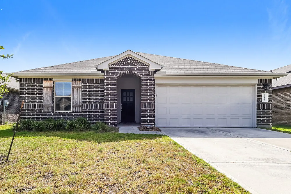 4 bed, 2.0 bath, 1895 sqft, $1,895 — Photo 1