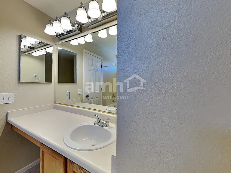 4051 N Orleans St — Photo 14