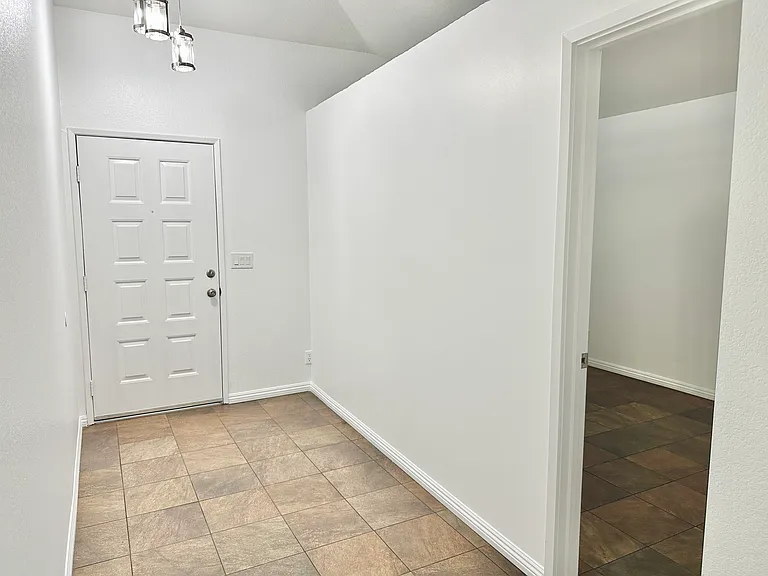 3060 Christina St — Photo 12