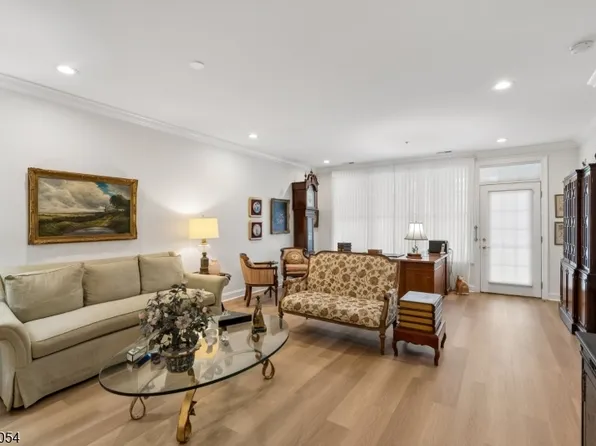 5205 Pointe Gate Dr, Livingston Twp., NJ 07039