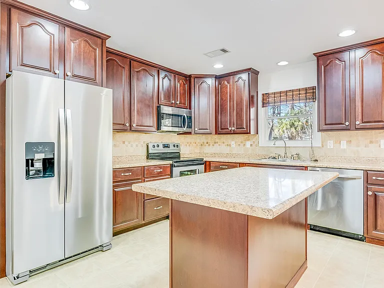147 Port Royal Dr — Photo 5