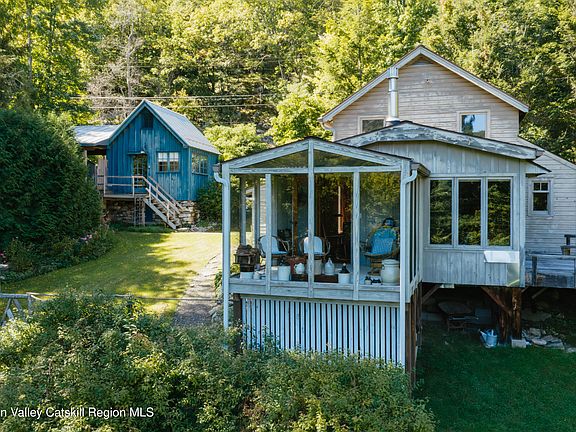 2nd image of 505 Clove Valley Road