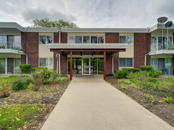127 N Wolf Rd APT 63A, Wheeling, IL 60090