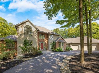 8420 Hobnail Rd, Manlius, NY 13104