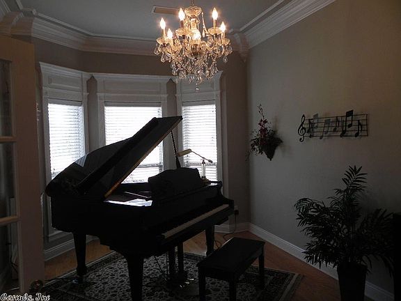 3rd image of 1615 Foxwood Dr