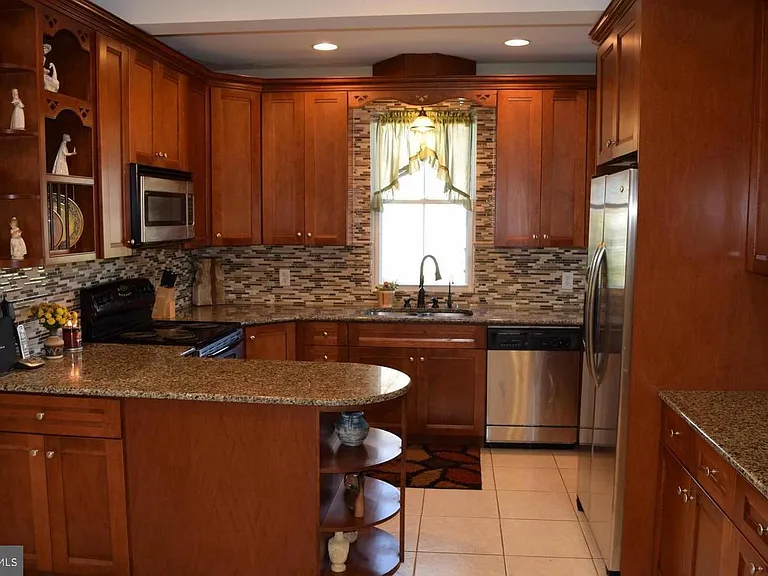 21520 Laytonsville Rd — Photo 3